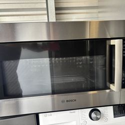 New Bosch 800 Series 1.9-cu ft Over-the-Range Convection Microwave with Sensor Cooking ( Stainless steel )