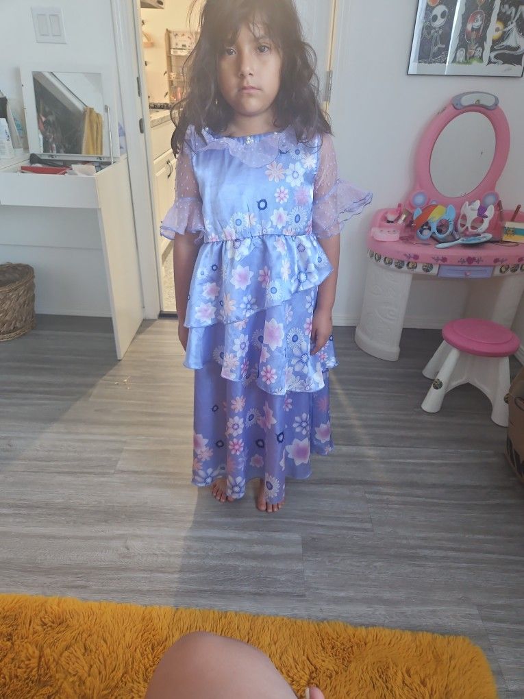 Isabella Costume