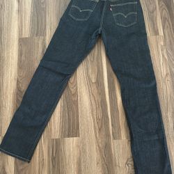 541 Levis Jean