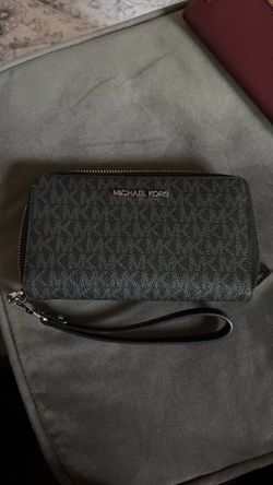 Michael Kors Jet Set Travel Large Signature Logo Continental Wallet