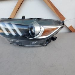 2015 - 2017 FORD MUSTANG LEFT HEADLIGHT DRIVER SIDE XENON HID GENUINE USED OEM.  AA4