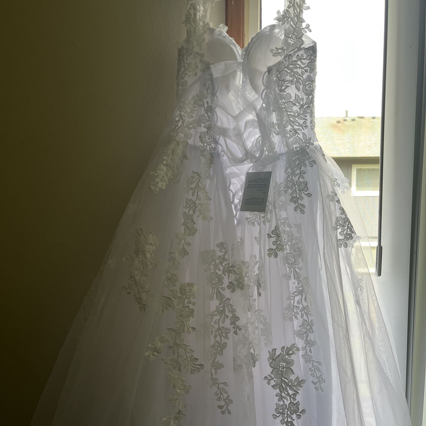 Wedding Dress - Not altered/New /Need Gone Today 