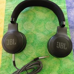 JBL HEADPHONES WIRED not Bluetooth 