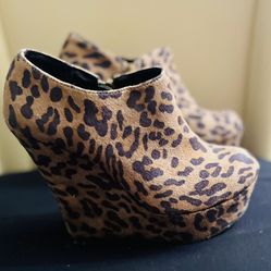Leopard Print High Heel Wedge  Pump size 8.