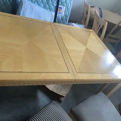 Gorgeous Table And 6 Chairs