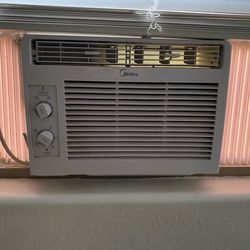 Window AC  good for up to 200 square foot room