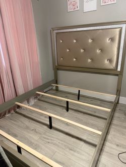 Champagne Tufted Upholstered Bedroom set