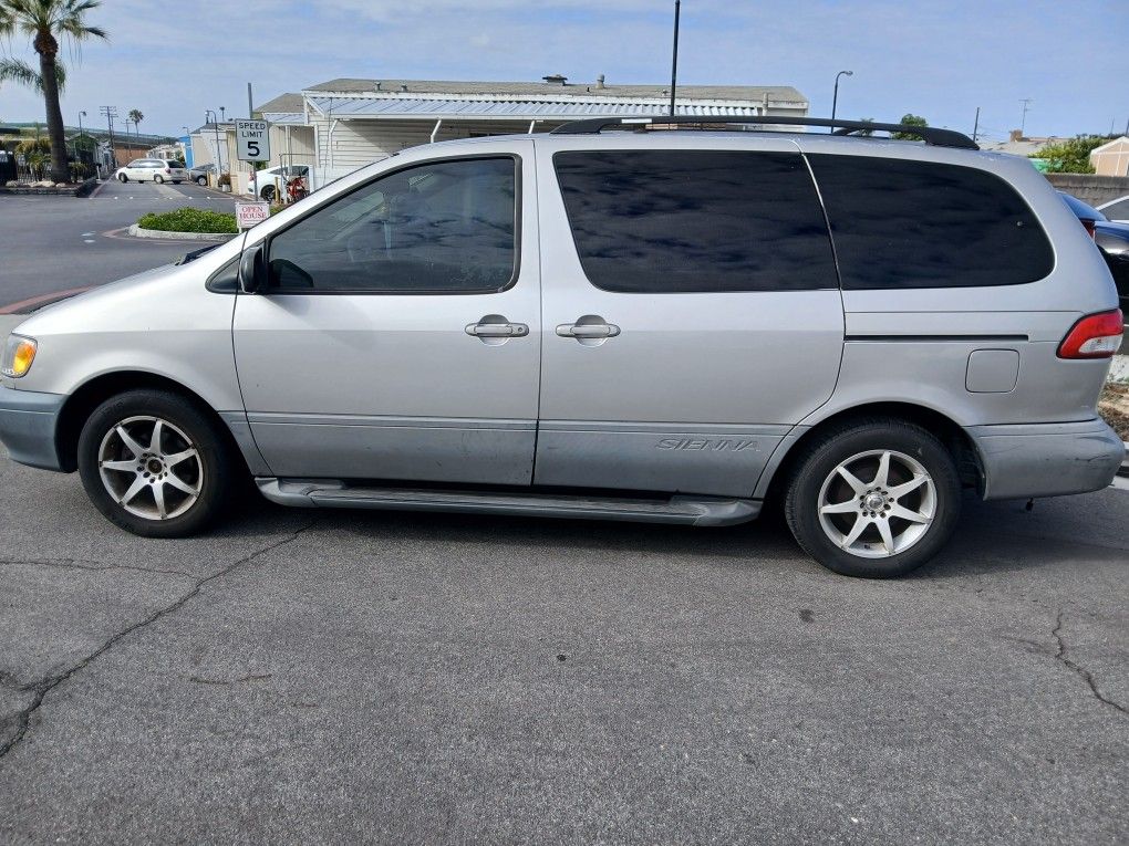 2002 Toyota Sienna