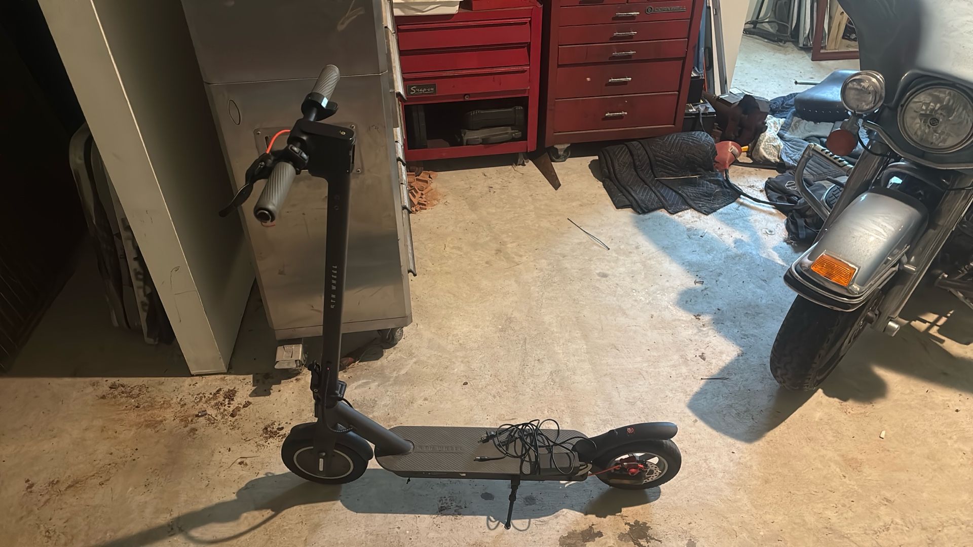 5TH WHEEL V30 Pro electric scooter
