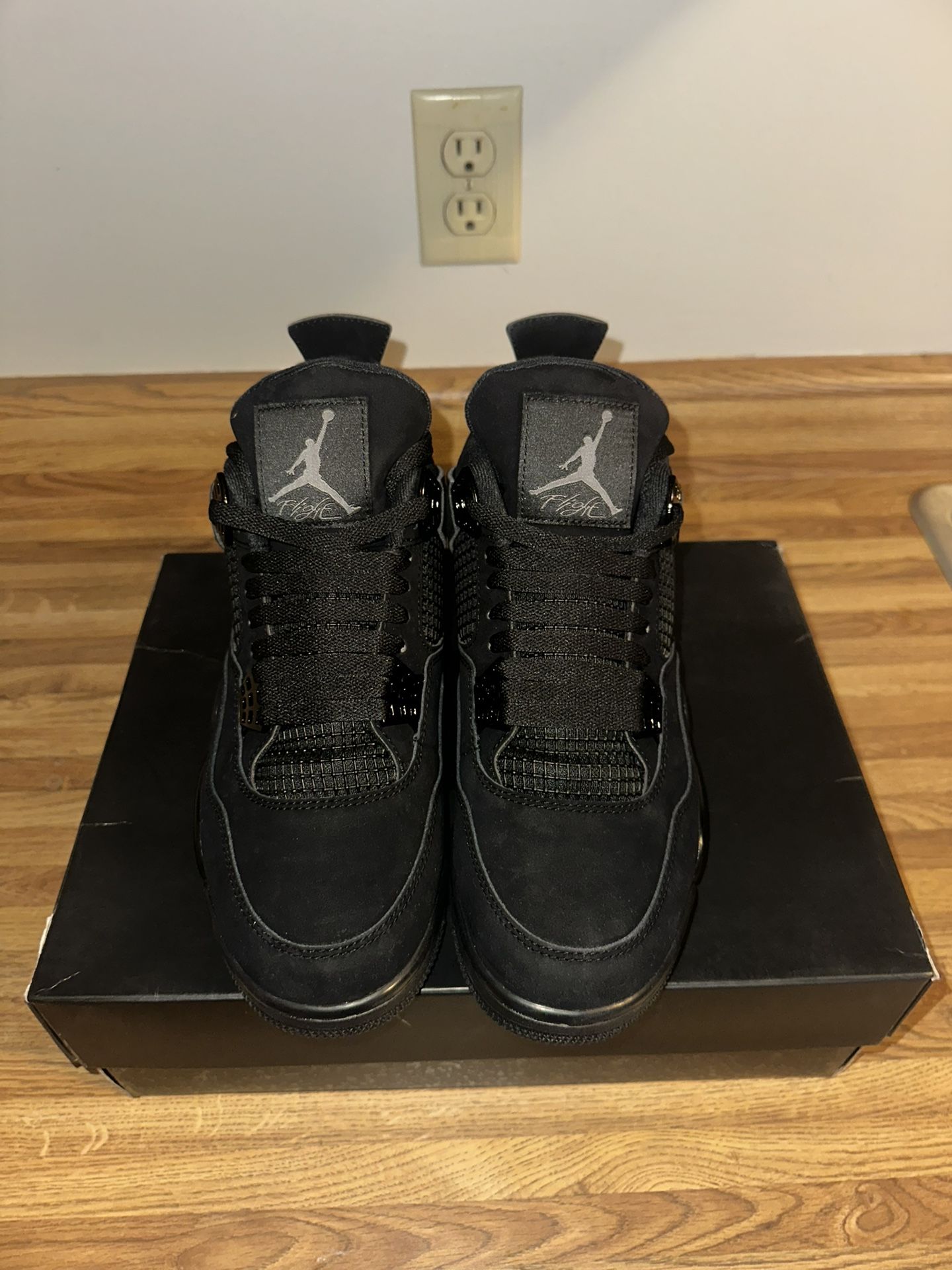 New Jordan 4 Black cats (2020) - Size Mens US 10/Womens US 11.5