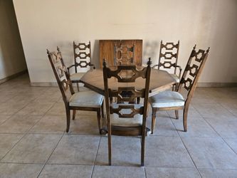 Beautiful vintage Dinning room set