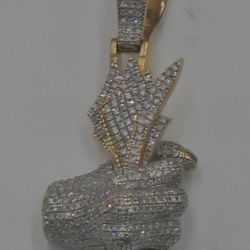 10kt yellow gold pendant "money hand" 13.3 gr approximately 475 diamonds 2 carat mint condition. 876840-2. 