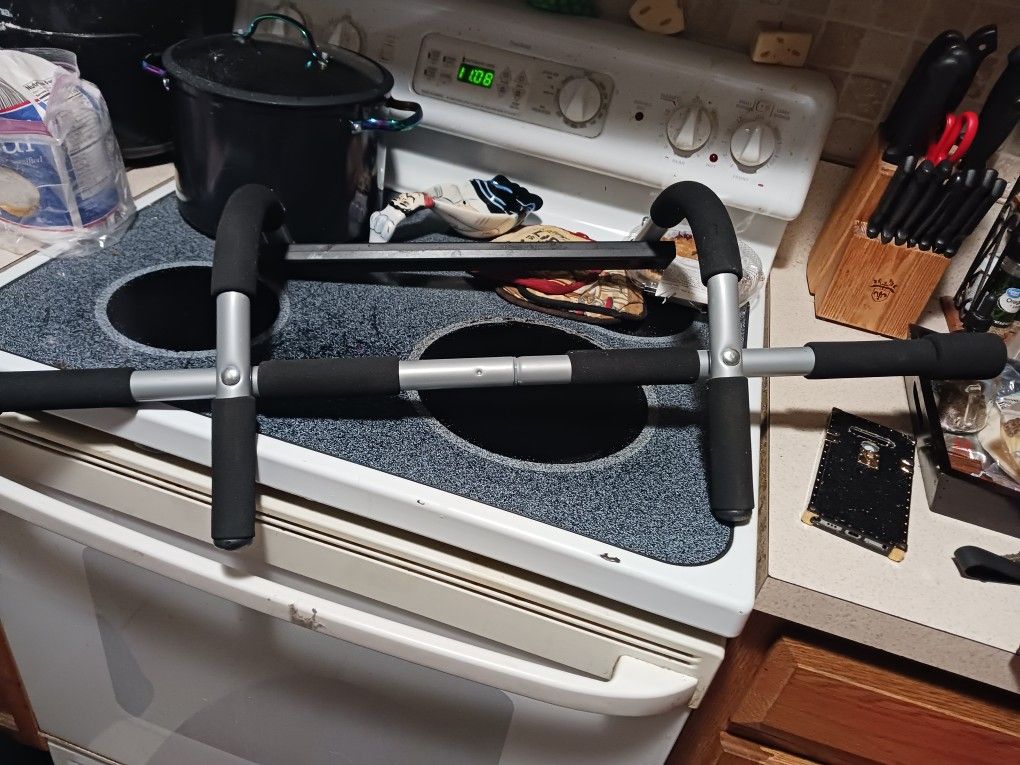 GOT 2 NEW PULL UP BARS 9 Each Firm Both Name Brands