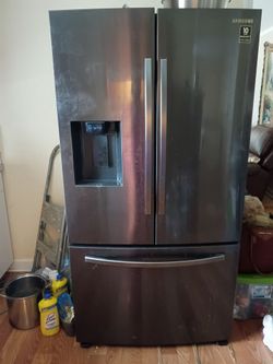 Samsung freezer/fridge with two ice makers and water