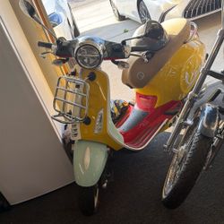 Limited Edition 2021 Sean Wotherspoon Vespa Primavera 150