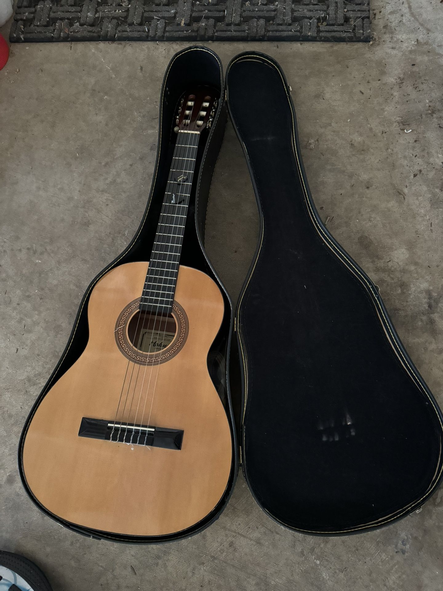 Hohner 3/4 Classical Acoustic Guitar, Case, Tuner & Books