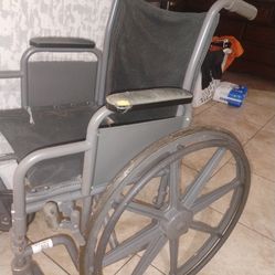 Wheelchair/ Silla de rueda