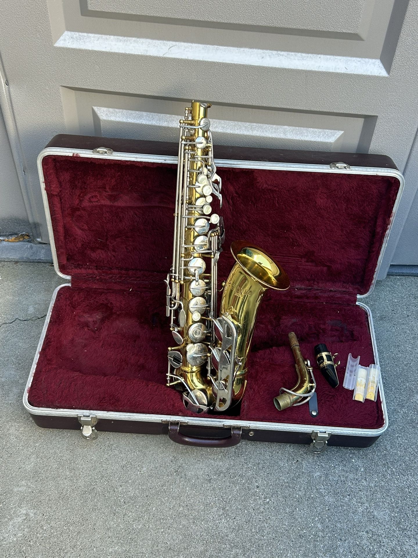 Beautiful 😻 CONN 20M ALTO SAXOPHONE + CASE