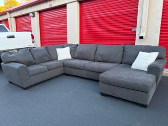 Ashley Furniture Gray Sectional with Chaise *FREE DELIVERY 🚚