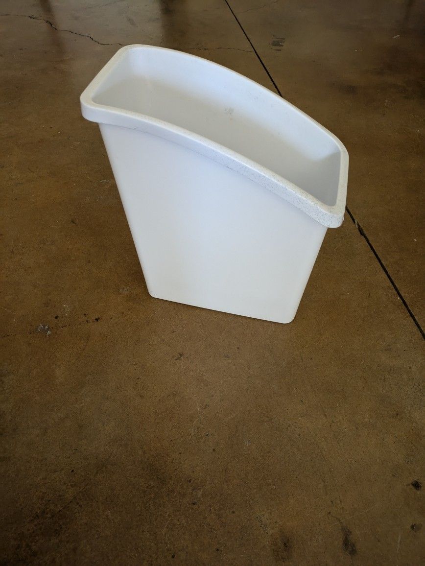 Compact Under Sink Trash Bin