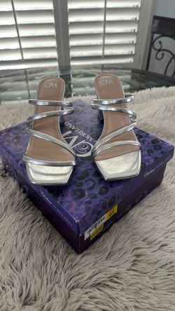 Zapatos de Tacón size 8 nuevos. 15.00