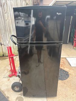 Whirlpool Black Top-Freezer Refrigerator