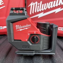MILWAUKEE M12 Green 360° Laser Level – Nuevo (con batería y cargador) 