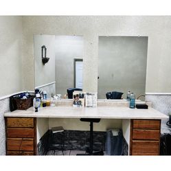 Morrors And Table With Storage 