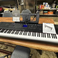 YAMAHA  DGX660B 88-Key Weighted Digital Piano With Furniture Stand, Black