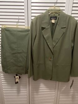 Ladies pants suit= green