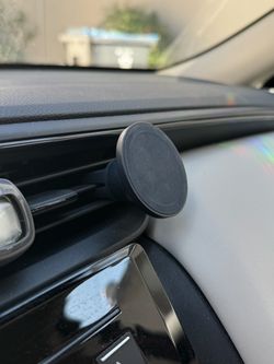 Magsafe air vent phone mount for car