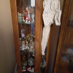 China Cabinet With Accessories