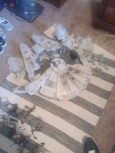 Vintage Millennium Falcon With Figures And Electronics