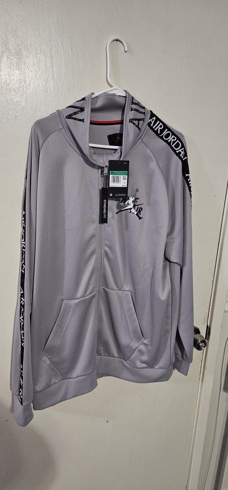 NEW JORDAN ZIP UP JACKET WITH TAGS SIZE LARGE FOR MEN