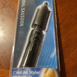 Drying and styling hair brush