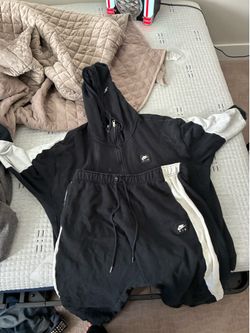 AUTHENTIC Nike air set.