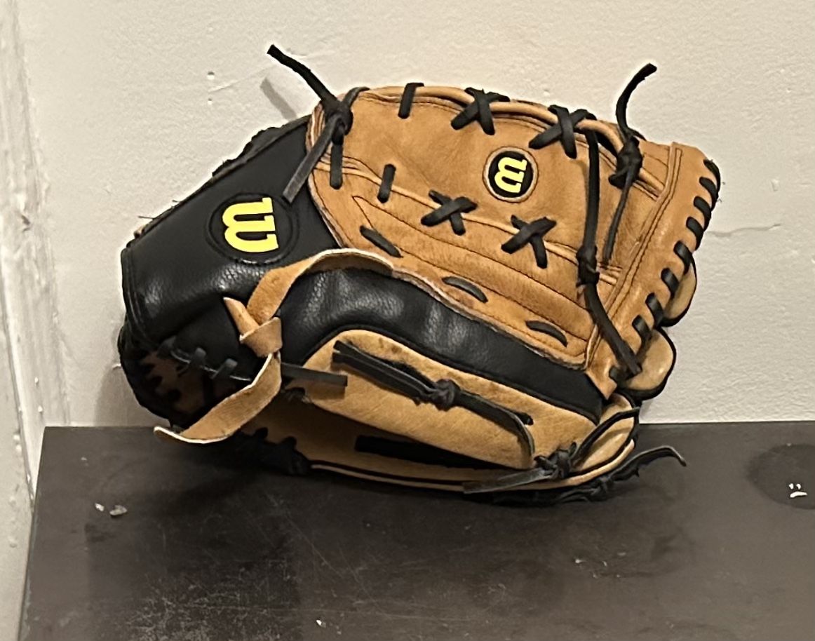 Like New Wilson A360 Leather Softball Glove