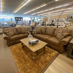Larkinhurst Earth Living Room Set / couch /Sofa and Loveseat 