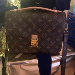 Louis Vuitton  Pochette Métis 