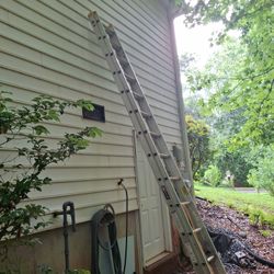 Quality Louisville 28 FT LADDERS 