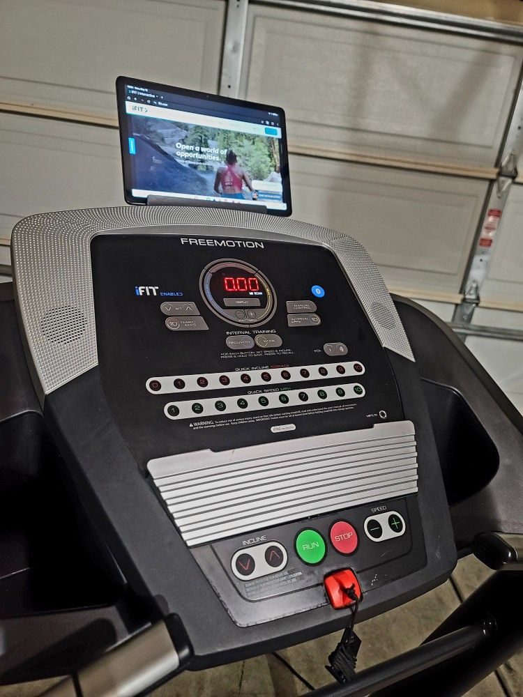 Freemotion Treadmill With Long Running Deck