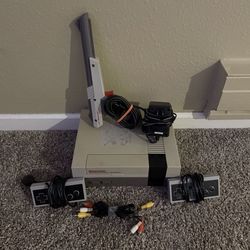 Nintendo NES Console Bundle w/ 2 Controllers + Zapper – Tested Working