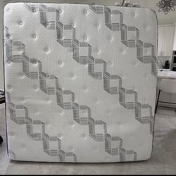 Queen Serta Mattress In Great Conditions 