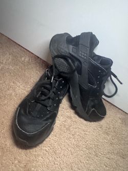 Nike Air black sneakers size 6.5