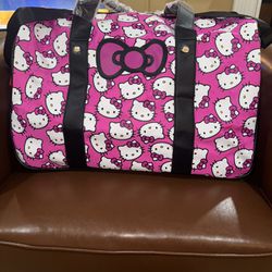 Viral Hello Kitty Duffle Bag With Wheels