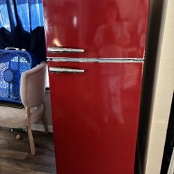 Galanz RETRO STYLE REFRIGERATOR 