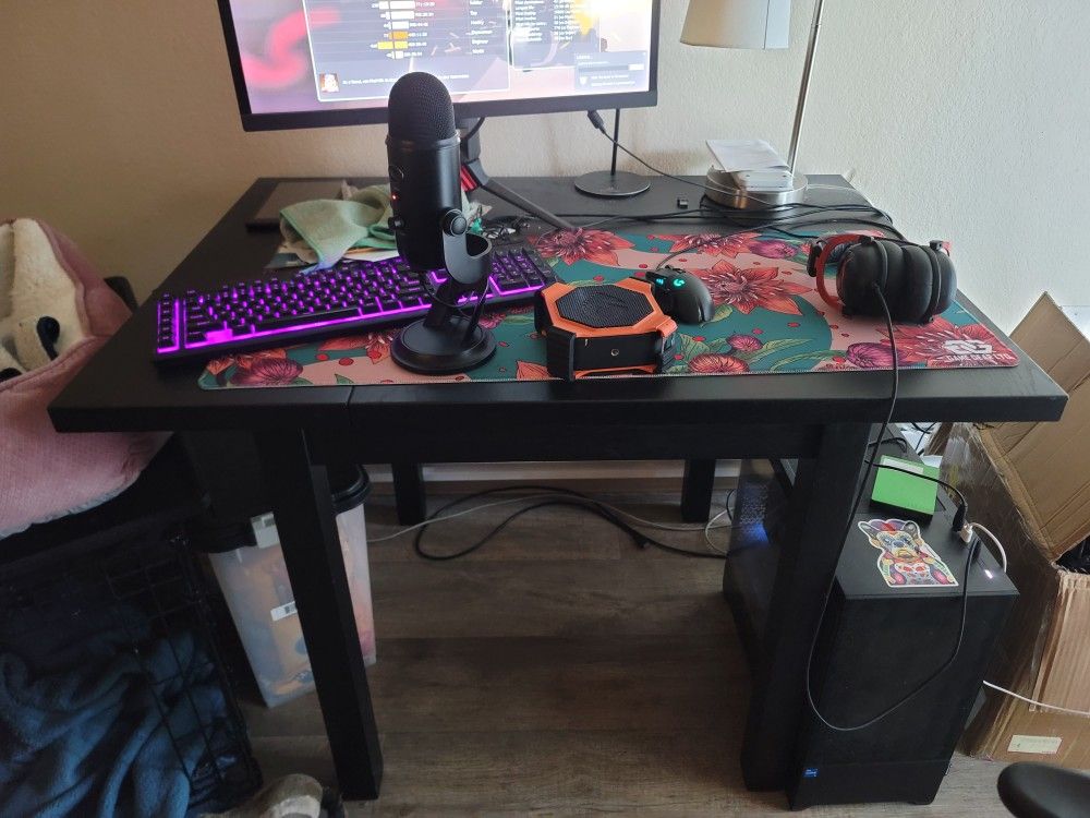 Free Dining Table