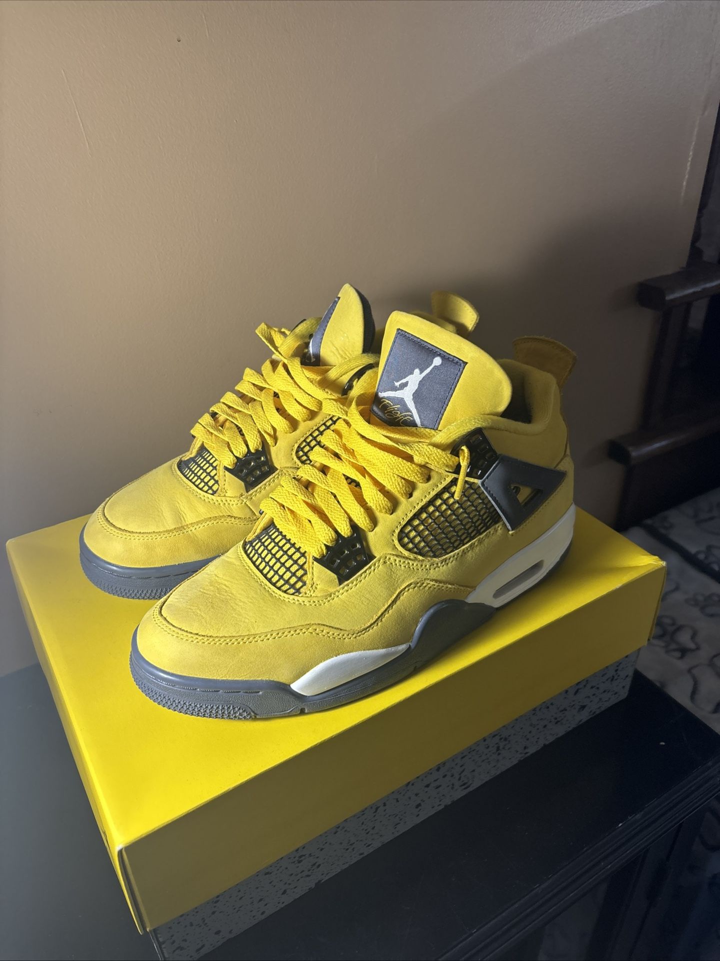 Jordan 4 Lightning