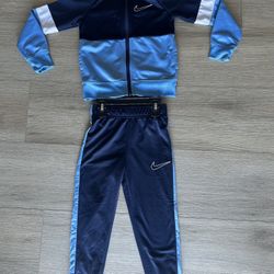 Kids Nike set   Size: 4T