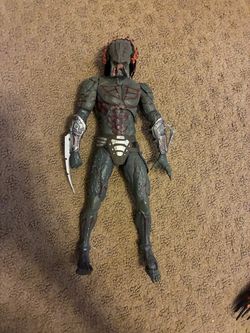 Ultimate Armored Assassin Predator Figure